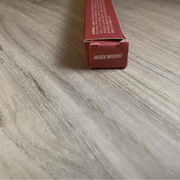 HUDA BEAUTY Lip Contour in Vibrant Red - Picture 3 of 3